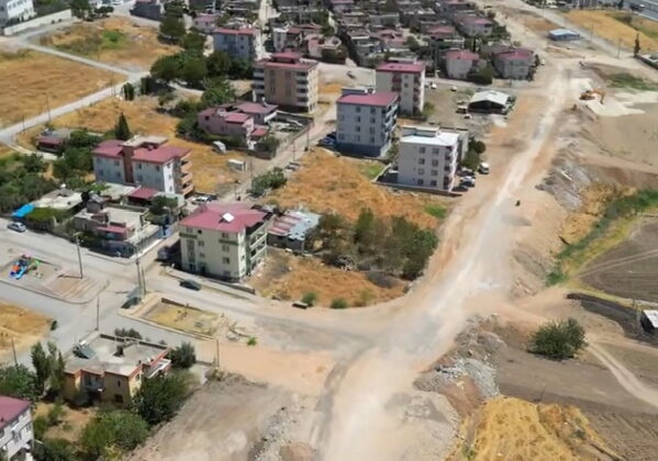 Onikişubat’ta Yol Açma ve Genişletme Çalışmaları Aralıksız Sürüyor