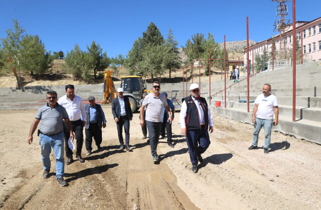 BAYDEMİRLİ GÜREŞ SAHASI ÇALIŞMALARI TÜM HIZIYLA DEVAM EDİYOR