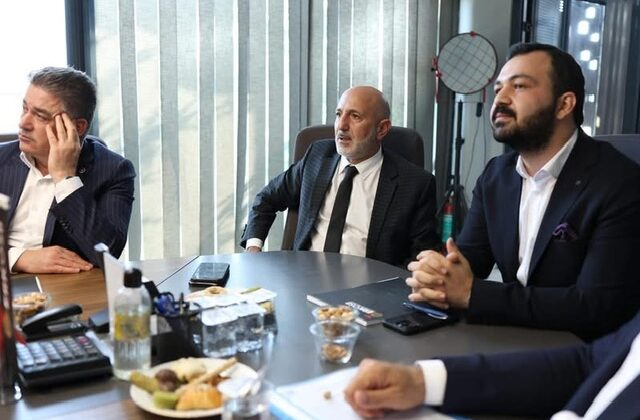 CHP Heyeti’nden Erkenez OSB’ye Ziyaret: “Ekonomik Kriz Bıçağı Kemiğe Dayandırdı”