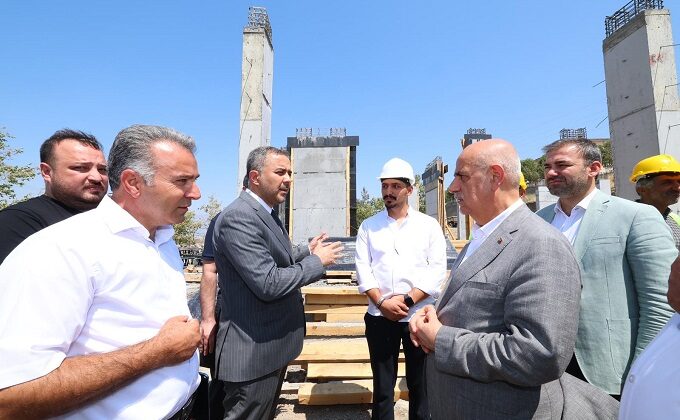 Kirişci ve Toptaş, Kale Gençlik Merkezi inşaatında incelemelerde bulundu