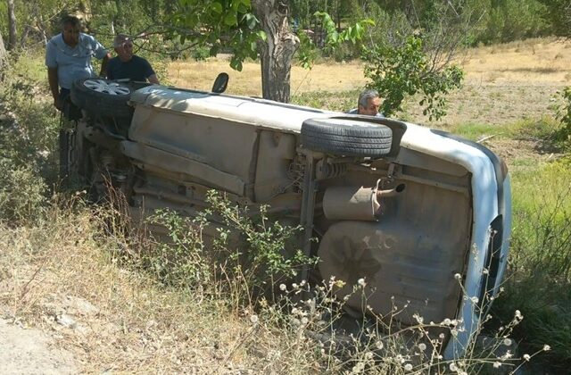 Ekinözü’nde otomobil şarampole devrildi: 1 yaralı