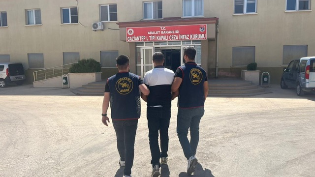 Jandarma dedektifleri Gaziantep’te firari hükümlüyü yakaladı