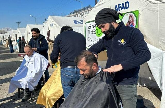 Kahramanmaraş’ta berber makasıyla gelen mutluluk