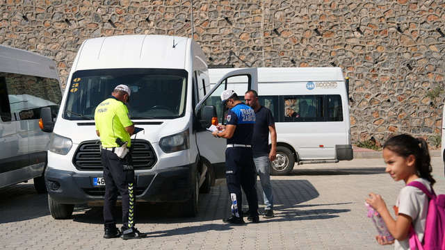 Büyükşehir Zabıtası Öğrenci Servislerini Denetledi