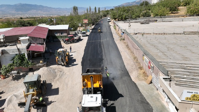 Altyapısı Tamamlanan Akyar TOKİ Yolu Sıcak Asfalta Buluştu