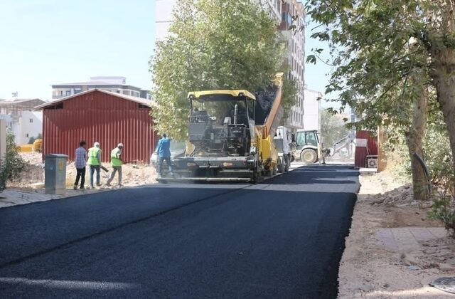 Pazarcık’ta Sıcak Asfalt Çalışmaları Hız Kesmeden Devam Ediyor