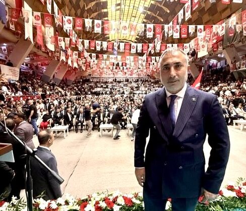 Gürz: “Liderimizin fikirleri etrafında dimdik duracağız”