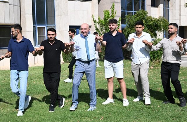 Rektör Yasım, “Üniversitene Hoş Geldin” Etkinliklerinde Öğrencilerle Bir Araya Geldi