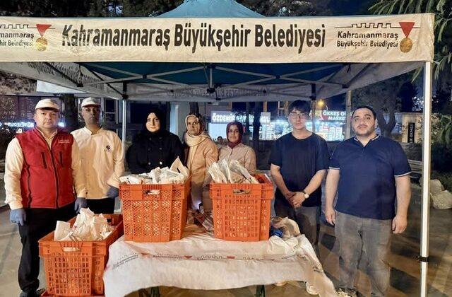 AK Parti Dulkadiroğlu İlçe Teşkilatı, Mevlid Kandili’nde Vatandaşlarla Buluştu