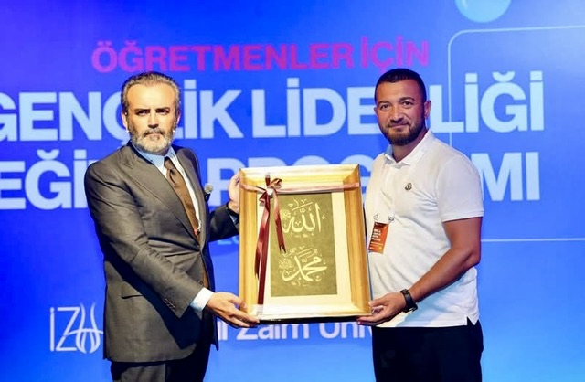 Mahir Ünal, Gençlik Liderliği Eğitim Kampı’nda Öğretmenlerle Buluştu