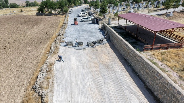 Büyükşehir’den Elbistan Kırsalına 5 Bin Metrekarelik Kilit Parke
