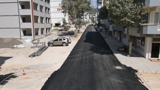 BAŞKAN İKİZER’İN ÖNCÜLÜĞÜNDE PAZARCIK’TA SICAK ASFALT ÇALIŞMALARI DEVAM EDİYOR