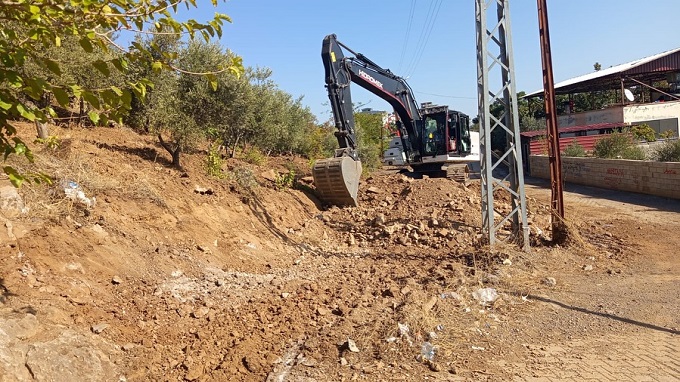 Türkoğlu Belediyesi İlçenin Dört Bir Yanında Çalışmalarını Sürdürüyor
