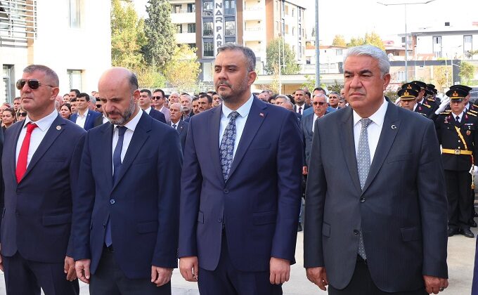 Onikişubat’ta Cumhuriyet’in 102. Yılı Coşkusu: Başkan Toptaş’tan Anlamlı Katılımlar