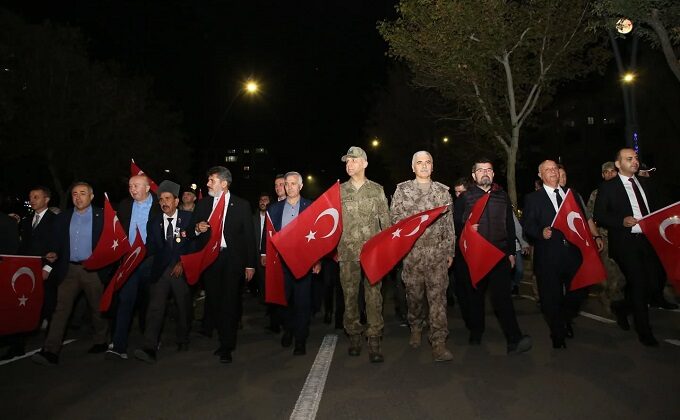 Dulkadiroğlu Belediyesi’nden Cumhuriyet Bayramı’na Coşkulu Katılım