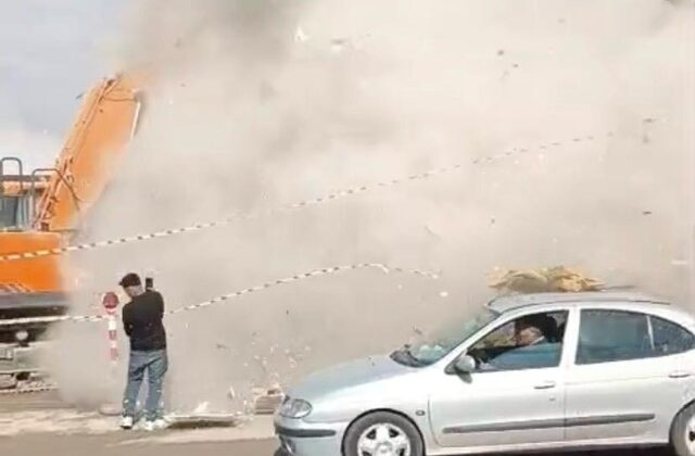 Elbistan’da kontrollü yıkım kontrolden çıktı: Facia kıl payı atlatıldı