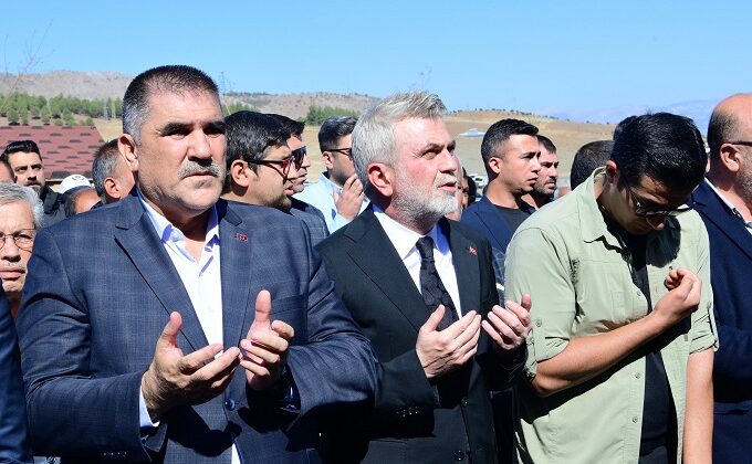 Başkan Görgel, Türkoğlu Belediye Başkanı Karaca’nın Acısını Paylaştı