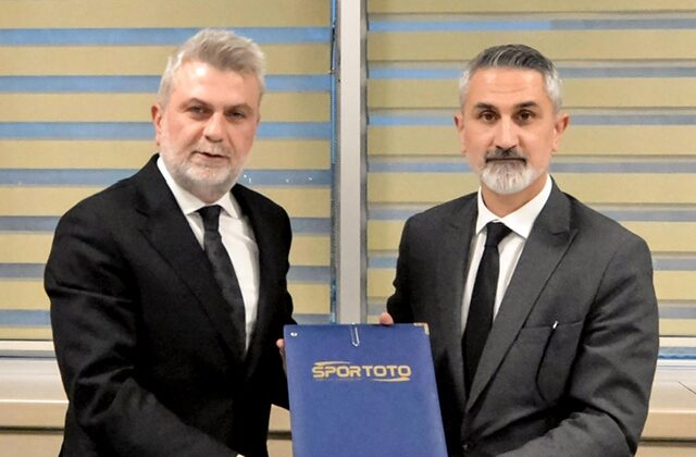 Gençlere İçin Dev Hamle…Büyükşehir’den 11 İlçeye 35 Yeni Sentetik Saha