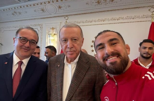 Cumhurbaşkanı Erdoğan, Geleneksel Güreş Şampiyonlarını Kabul Etti