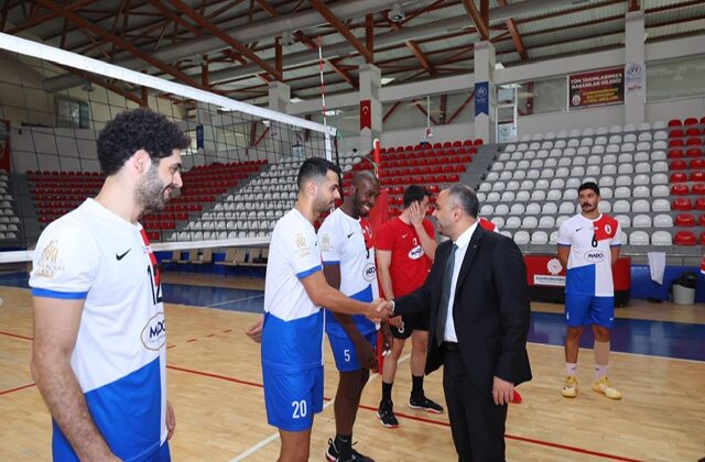 Onikişubat Belediyespor Voleybol Takımı kendi sahasında ilk maçına çıkıyor