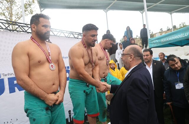 14. GELENEKSEL BERTİZ BAYDEMİRLİ KISA ŞALVAR GÜREŞ FESTİVALİ COŞKUYLA GERÇEKLEŞTİRİLDİ