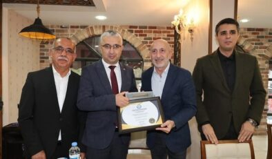 Başkan Gürbüz’e “Hizmet Dalı Ödülü”