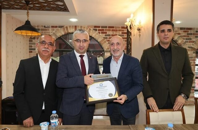 Başkan Gürbüz’e “Hizmet Dalı Ödülü”