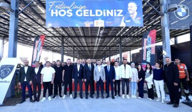 Geçmişin efsane otomobilleri ve geleceğin teknolojisi Auto Show 2025 EXPO’da görücüye çıktı