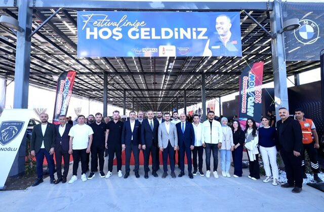 Geçmişin efsane otomobilleri ve geleceğin teknolojisi Auto Show 2025 EXPO’da görücüye çıktı