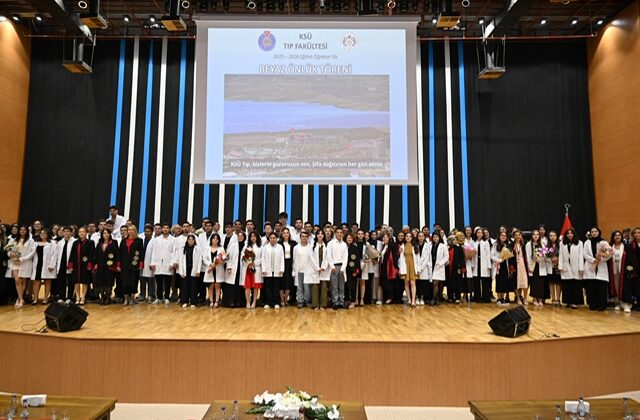 Kahramanmaraş Sütçü İmam Üniversitesi’nde Tıp Fakültesi Öğrencileri Beyaz Önlüklerini Giydi