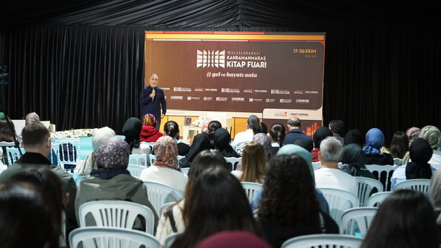 Tarık Tufan, Kitap Fuarı’nda OkurlarlaBuluştu