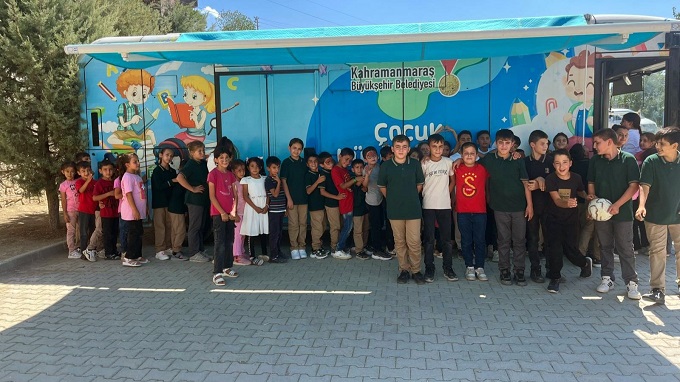 Büyükşehir’in Mobil Çocuk Kütüphanesi Her Yerde
