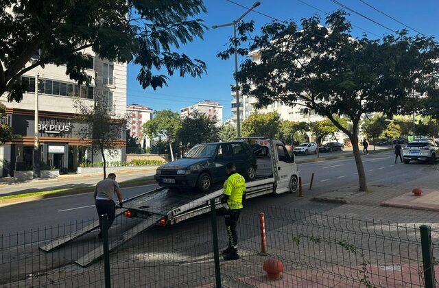 Yerinden kımıldamadı polisi alarma geçirdi
