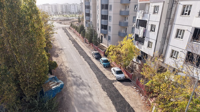 Elbistan’da Altyapının Ardından Yollar da Bir Bir Onarılıyor