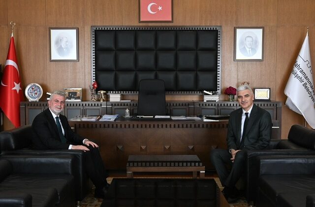 Başkan Görgel, İl Emniyet Müdürü Yiğit’i Ağırladı Büyükşehir Belediye Başkanı Fırat Görgel, İl Emniyet Müdürü Hasan Yiğit’i makamında ağırladı.