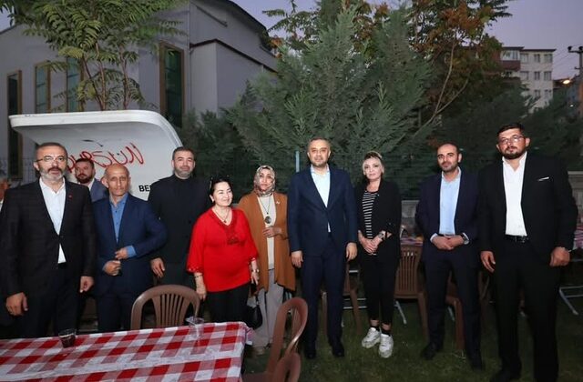 Başkan Hanifi Toptaş Yunus Emre Mahallesi’nde Vatandaşlarla Buluştu