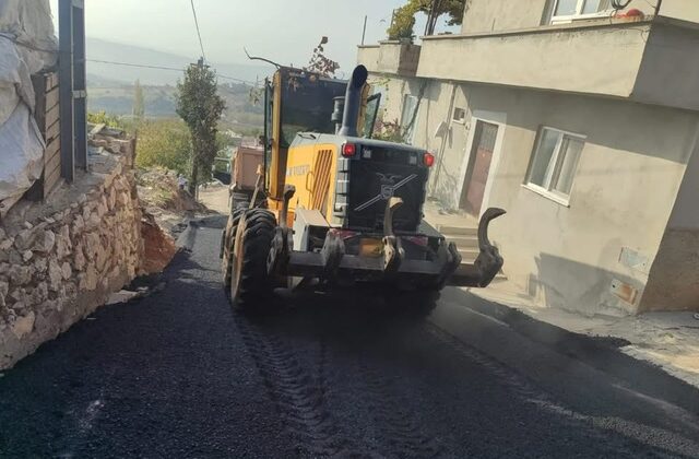 Dulkadiroğlu Belediyesi Ayaklıcaoluk’ta Sıcak Asfalt Çalışmalarını Sürdürüyor