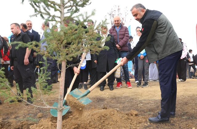 Onikişubat Belediyesi, Milli Ağaçlandırma Günü’nde yangından etkilenen alanları yeniden yeşertti