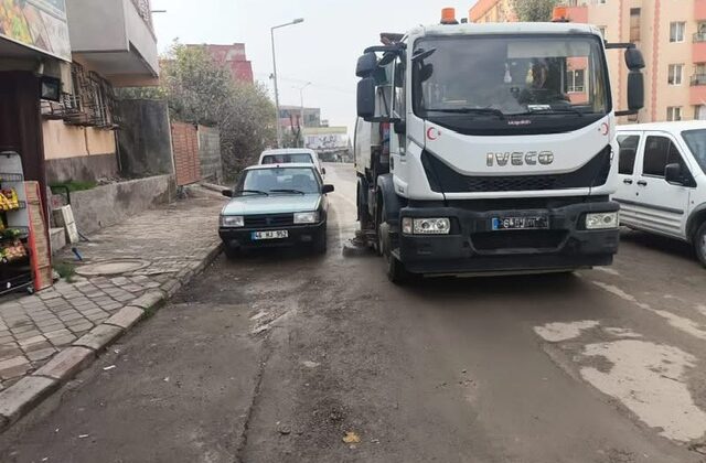 Dulkadiroğlu Belediyesi İlçede Temizlik Çalışmalarını Aralıksız Sürdürüyor