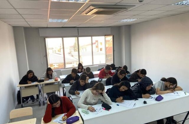 Dulkadiroğlu Belediyesi’nden Ortaokul Öğrencilerine Matematik Kursu Desteği
