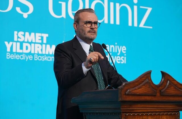 MAHİR ÜNAL’DAN ÜMRANİYE 6. KİTAP FUARI’NA ÖVGÜ: “TOPLUMUN DÜŞÜNCE DAMARLARINI BESLEYEN KIYMETLİ MEKÂNLAR”