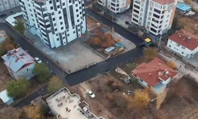 ELBİSTAN’DA ASFALTLAMA ÇALIŞMALARI SÜRÜYOR