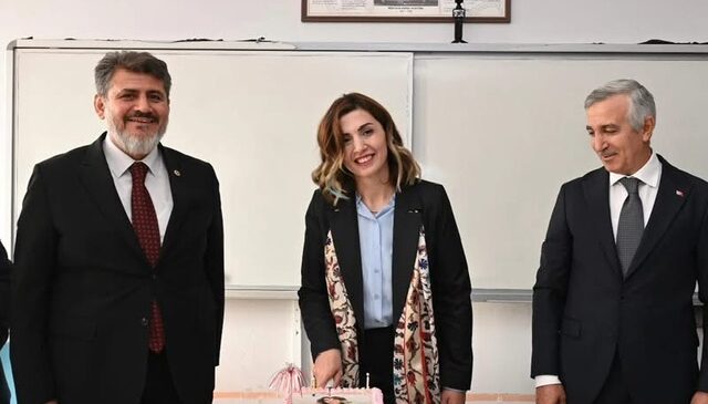 Erdem Bayazıt Anadolu Lisesi’nde “Öğretmenler Odası Buluşması” Gerçekleştirildi