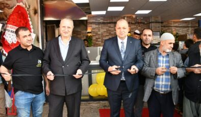 Kahramanmaraş’ta Lezzet Şöleni Başladı: 46 Beyza Hatay Usulü Soslu Döner Dualarla Açıldı!