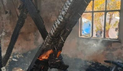 Kahramanmaraş’ta yangın bir evi yok etti