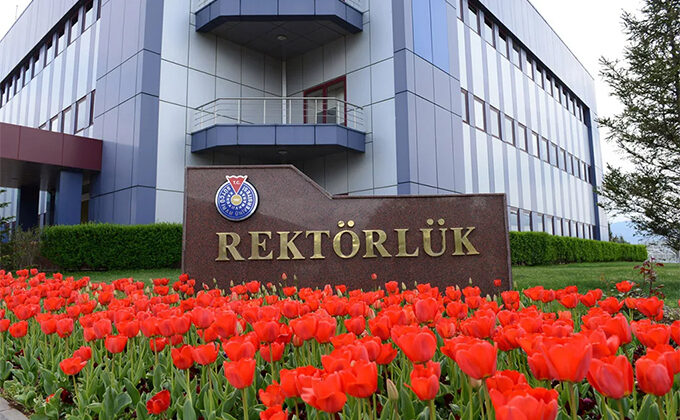 KSÜ’den “Konser Tartışması” Açıklaması: “Üniversitemize Yönelik Karalama Kampanyası Yürütülüyor”