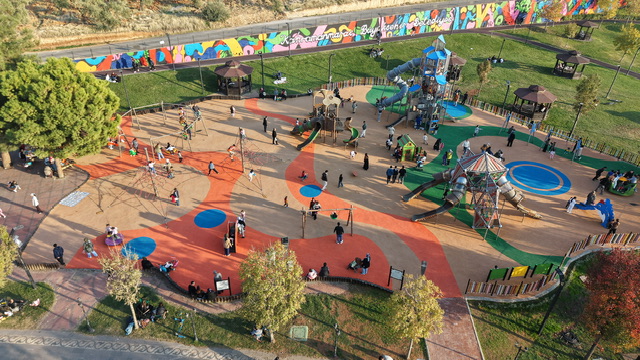 Aliya İzzetbegoviç Millet Bahçesi Yenilenen Yüzüyle Beğeni Topluyor