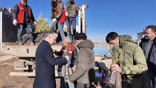 Elbistan’da Fidan Dağıtım Etkinliğine Yoğun İlgi