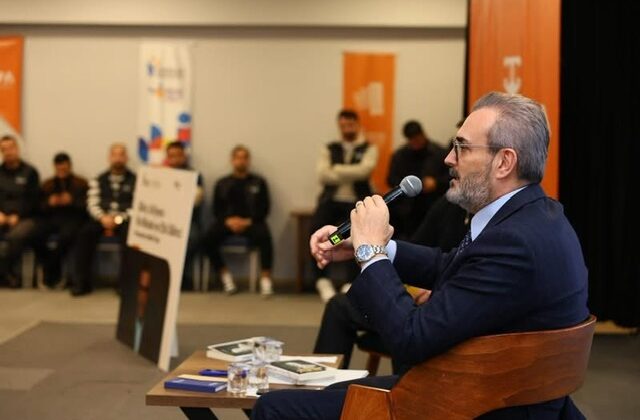 Mahir Ünal: Gençlik, Bugünün Ahlaki ve Entelektüel Öznesidir