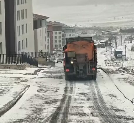 Elbistan Belediyesi Karla Mücadele Çalışmalarını Sürdürüyor